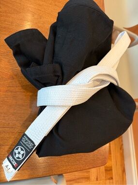 Men's Black Martial Arts jiujitsu Gi with White Belt
